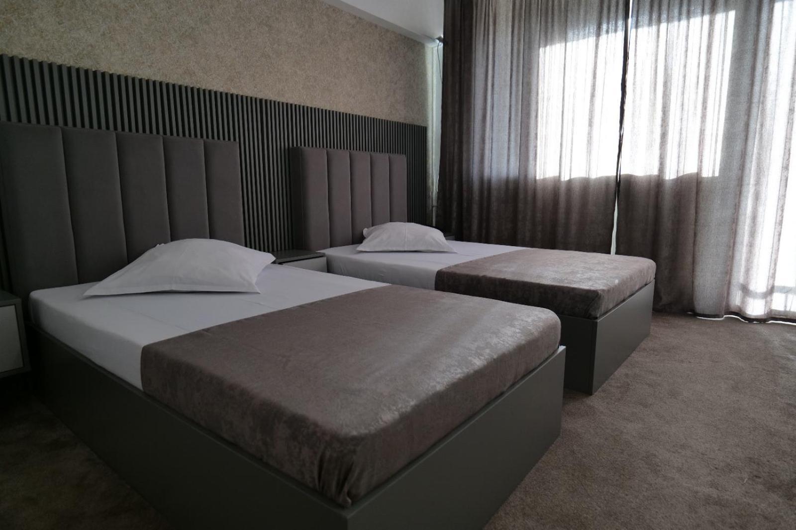 Hotel Parc Craiova Ngoại thất bức ảnh